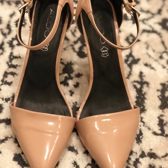 Nude Closed Toe Pointy Heels/Pumps - Picture 1 of 7